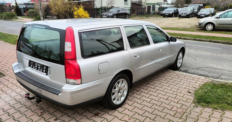Volvo V70 cena 12999 przebieg: 249000, rok produkcji 2005 z Wieruszów małe 667